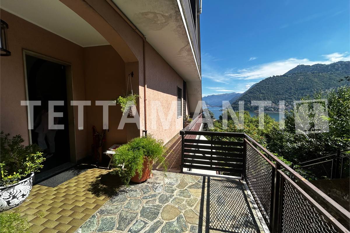 Como appartamento vista lago con terrazzo