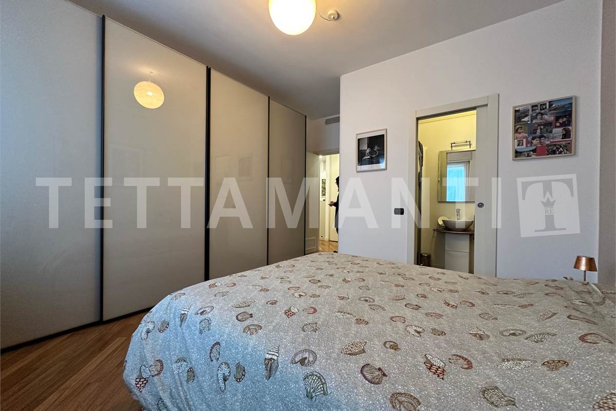 Ampio trilocale con balcone e posto auto