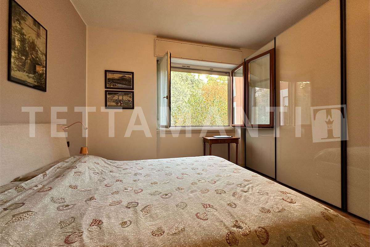 Ampio trilocale con balcone e posto auto