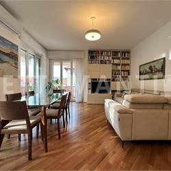 Ampio trilocale con balcone e posto auto