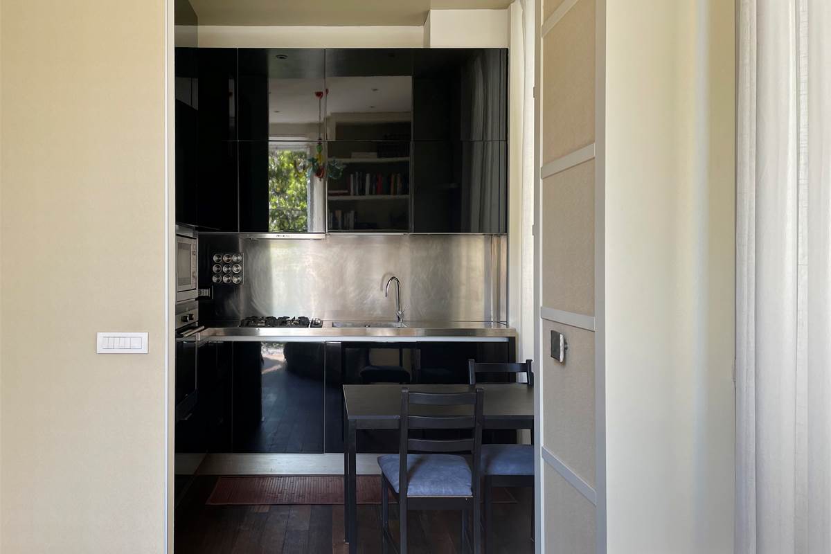 Moderno bilocale con balconi