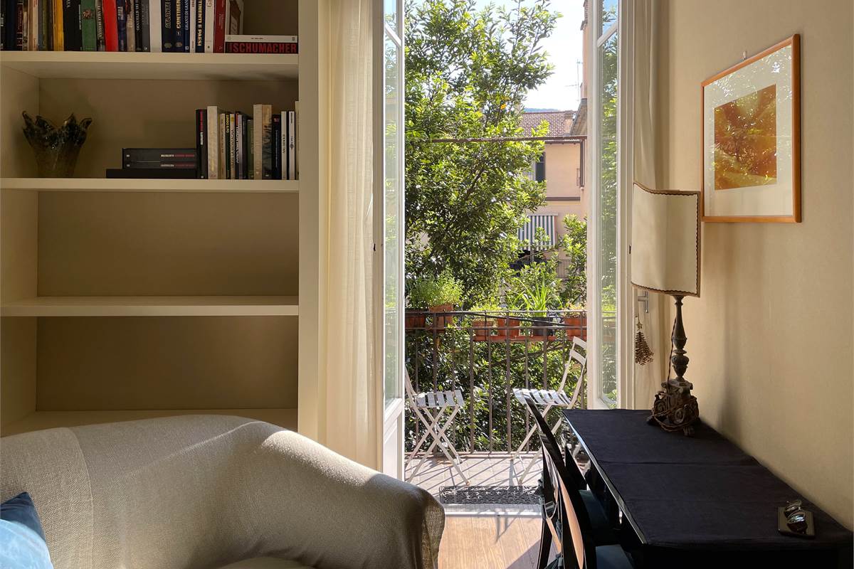 Moderno bilocale con balconi