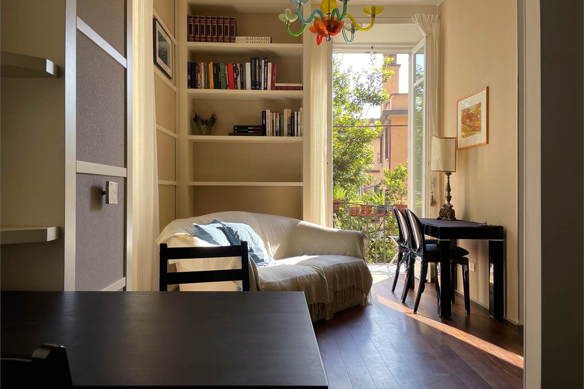 Moderno bilocale con balconi