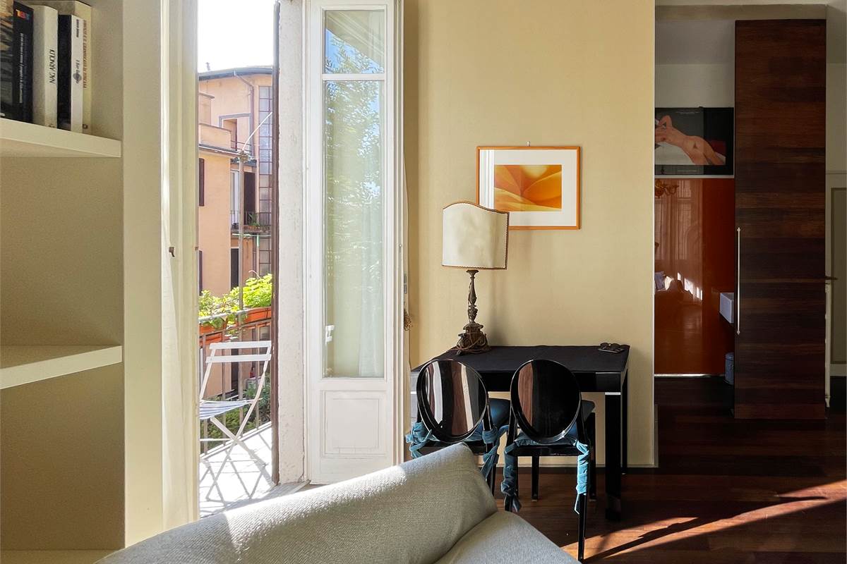 Moderno bilocale con balconi