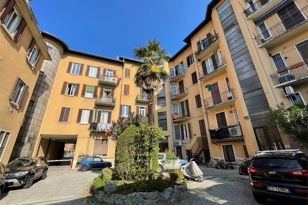 Moderno bilocale con balconi