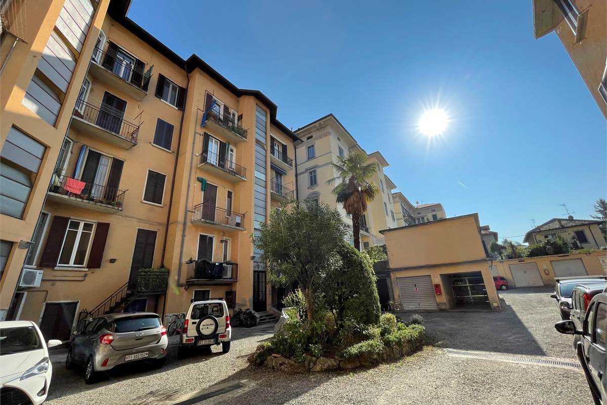 Moderno bilocale con balconi