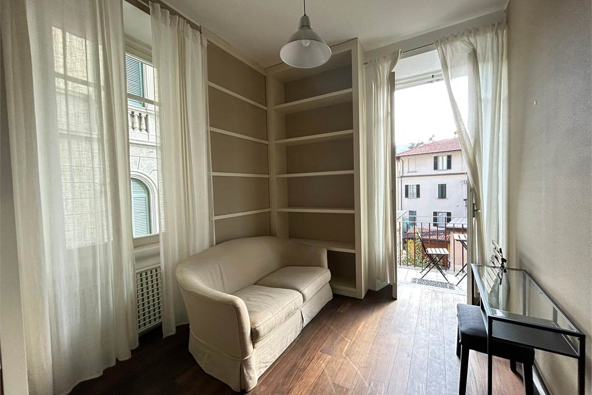 Moderno bilocale con balconi