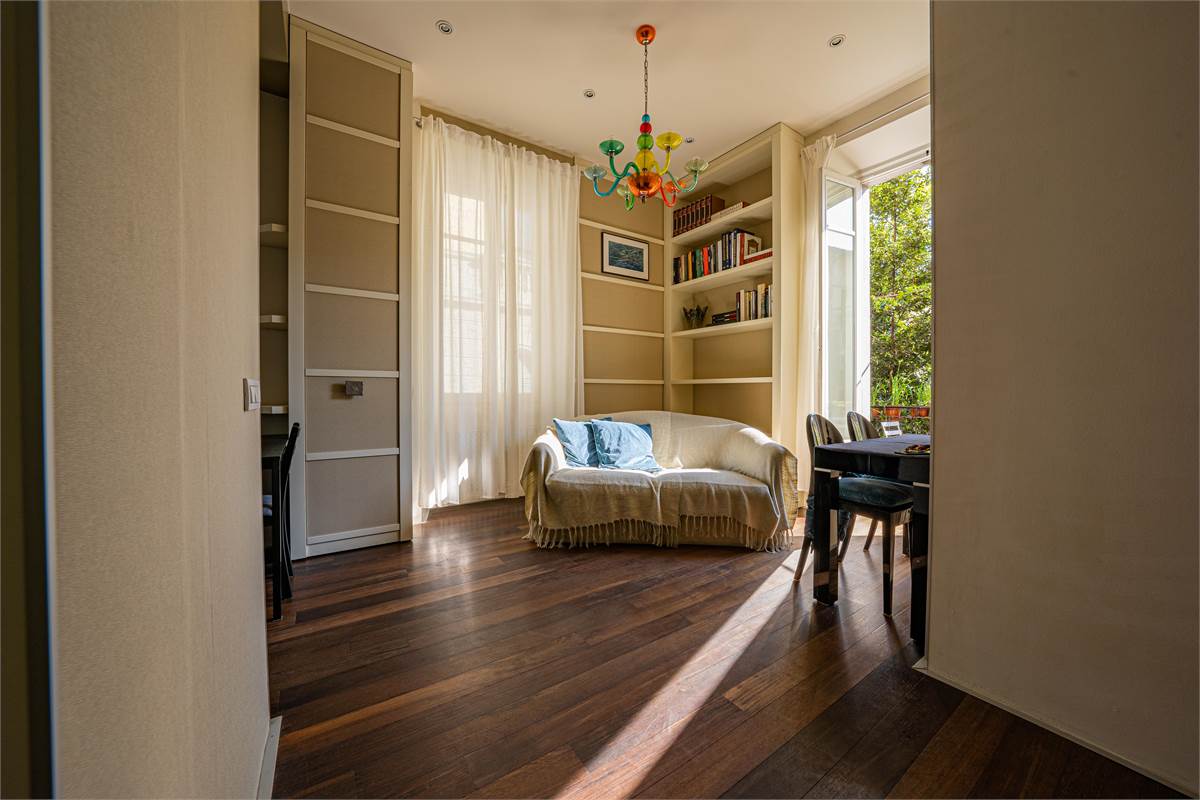 Moderno bilocale con balconi