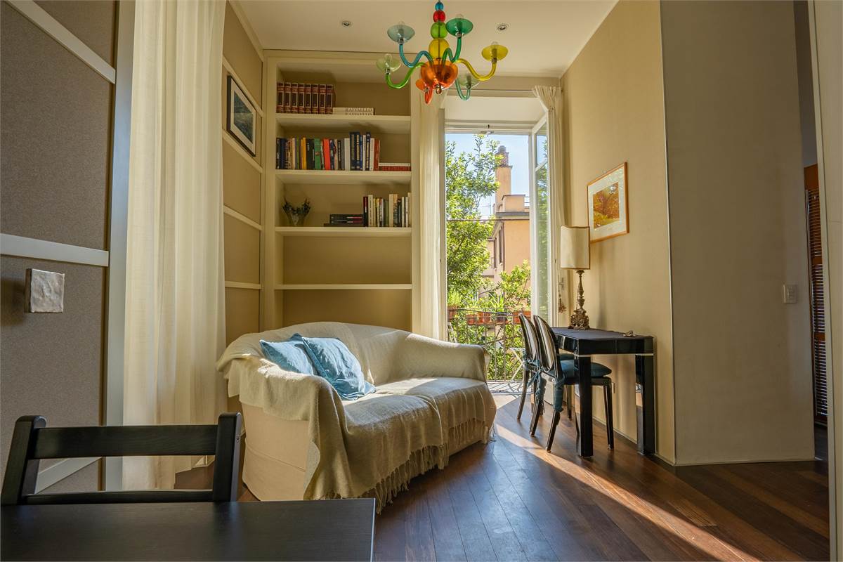 Moderno bilocale con balconi