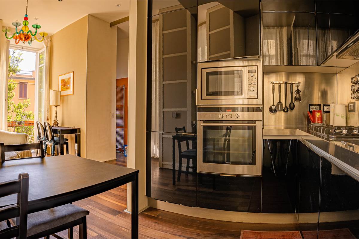 Moderno bilocale con balconi