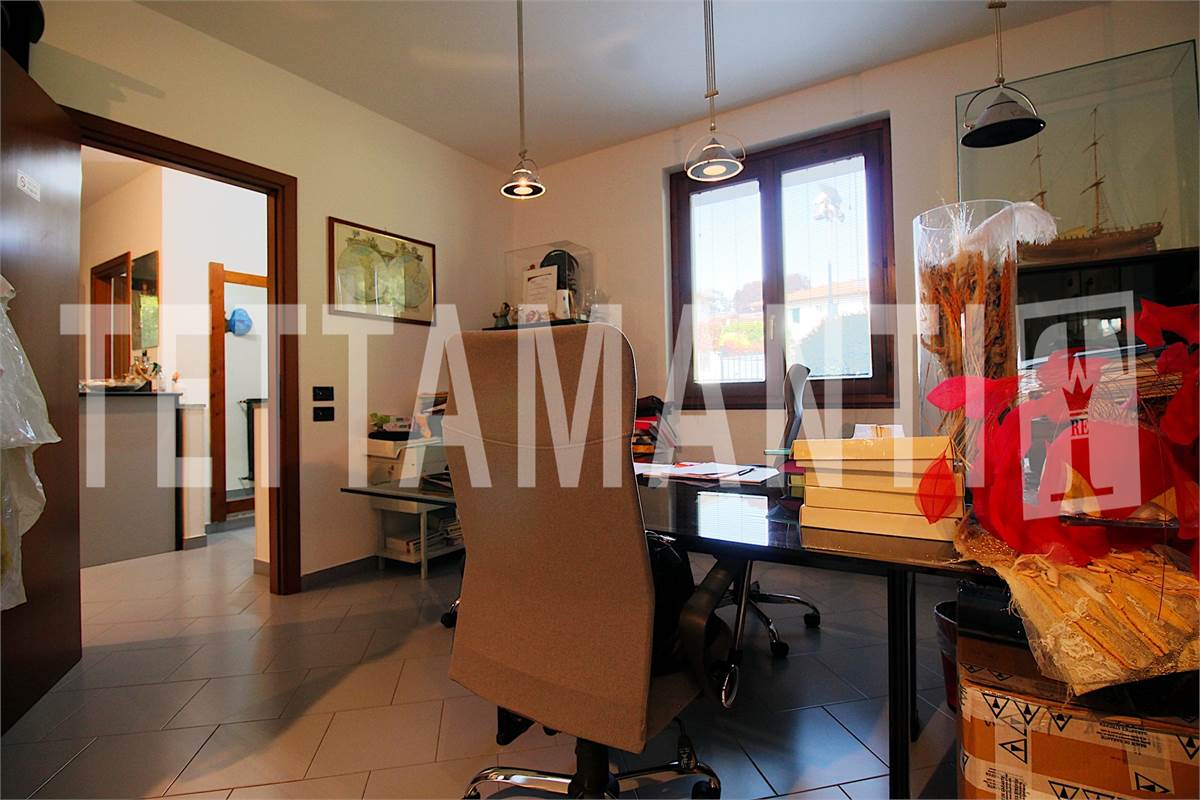 AMPIO LABORATORIO ARTIGIANALE IN VILLA