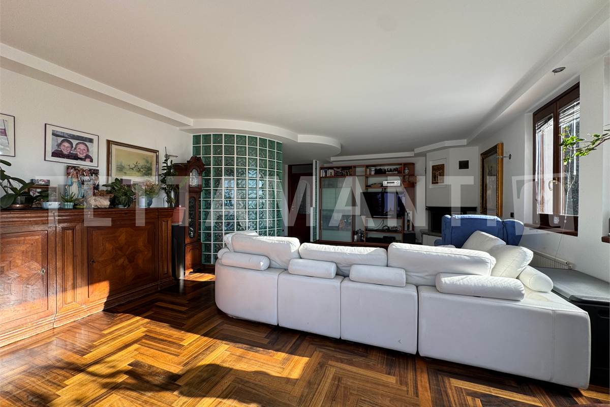 AMPIO LABORATORIO ARTIGIANALE IN VILLA