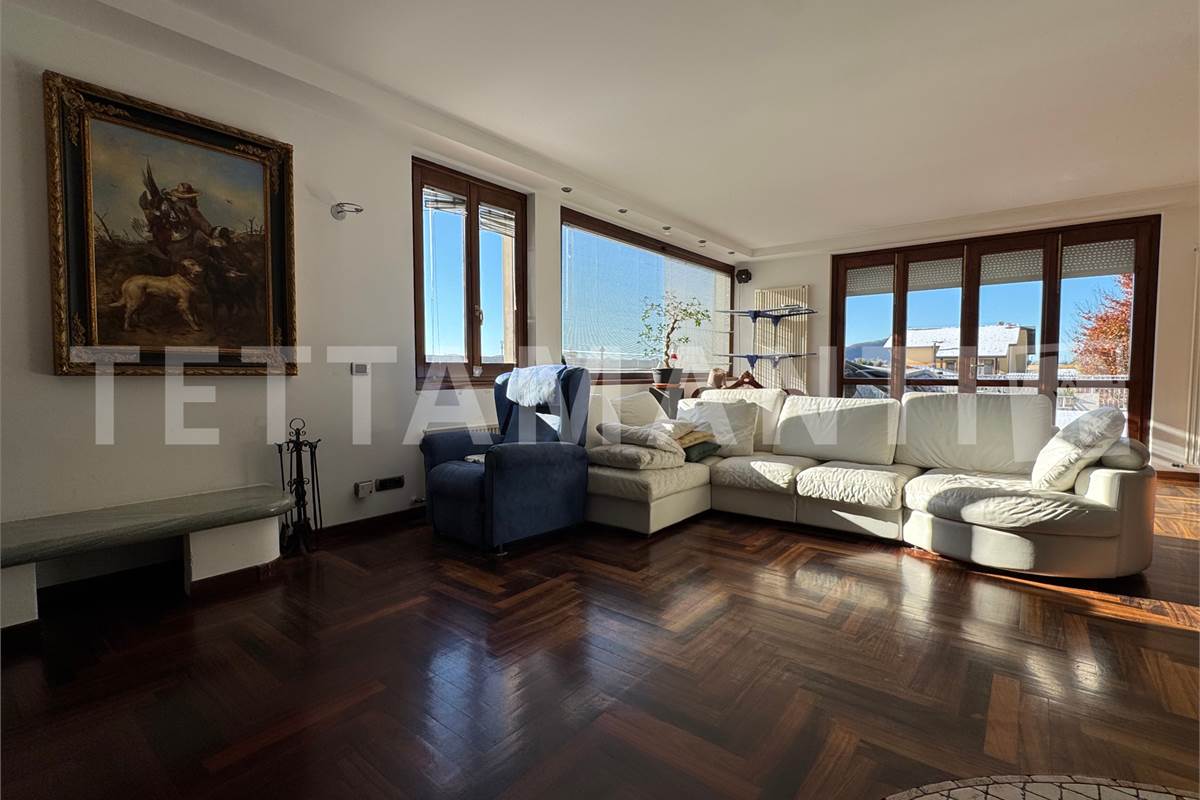 AMPIO LABORATORIO ARTIGIANALE IN VILLA