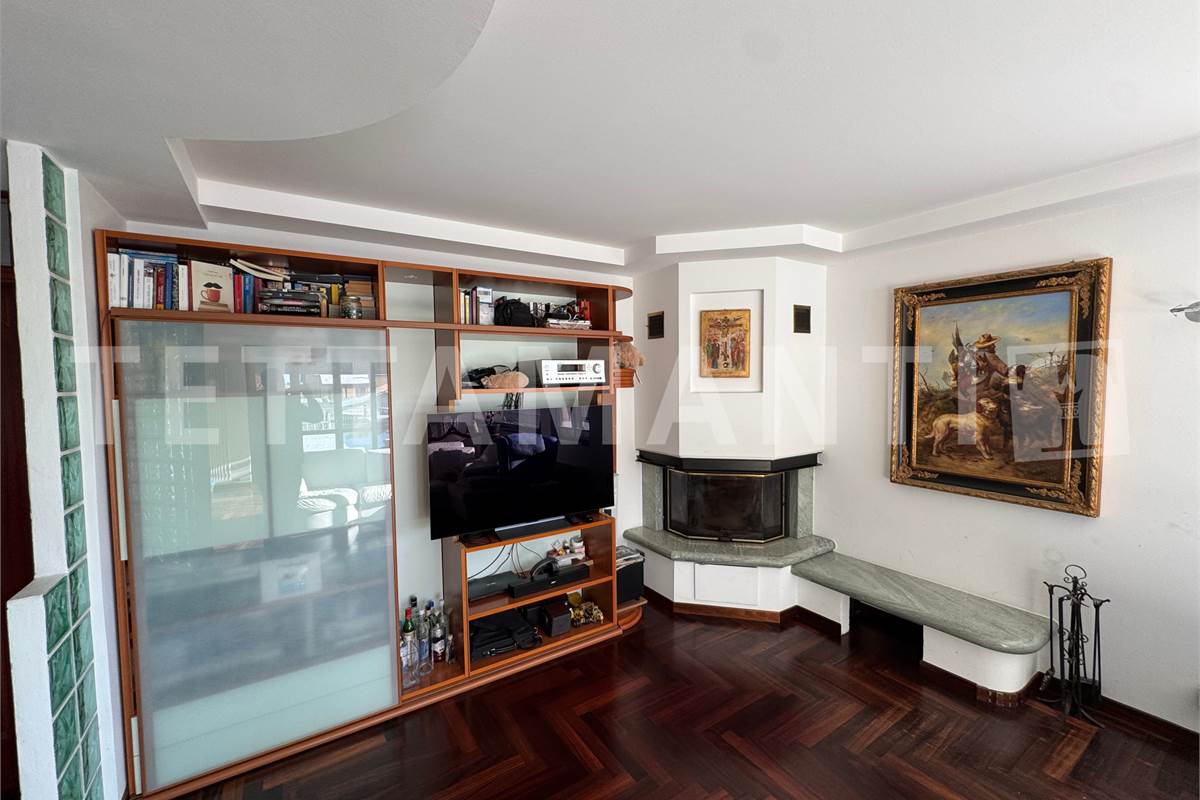 AMPIO LABORATORIO ARTIGIANALE IN VILLA