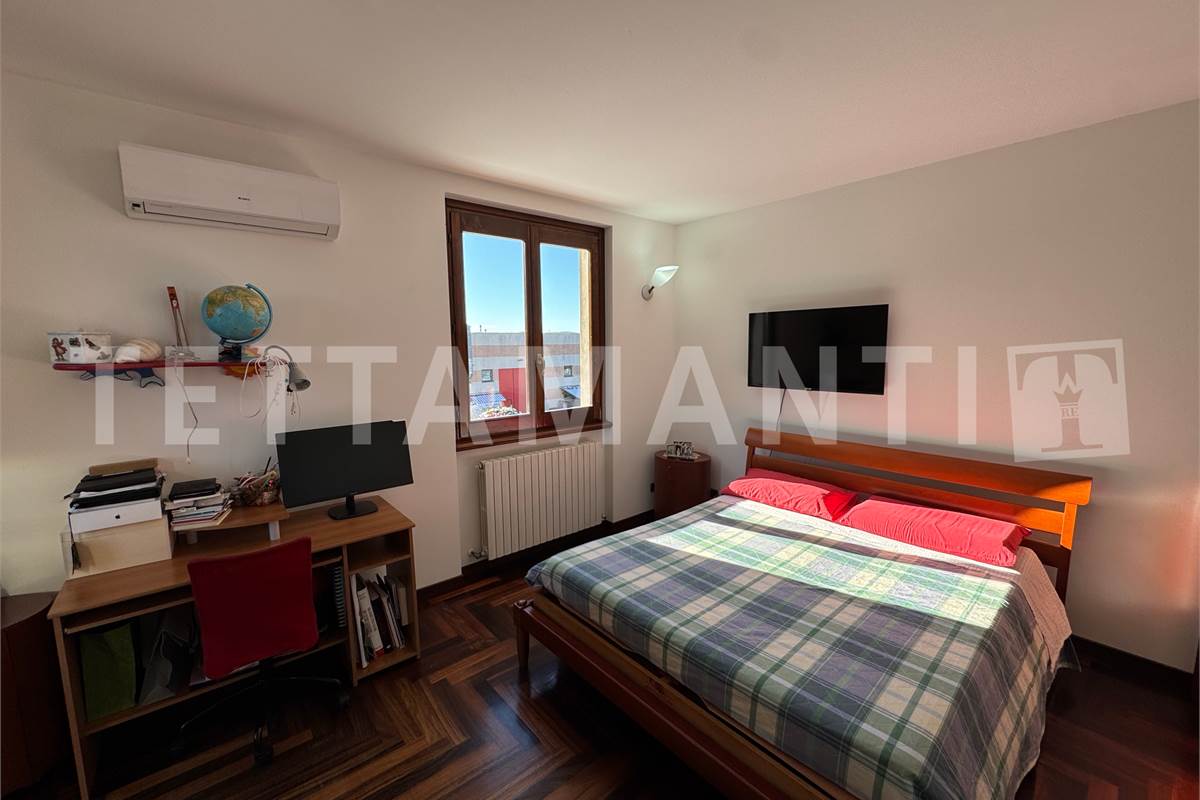 AMPIO LABORATORIO ARTIGIANALE IN VILLA