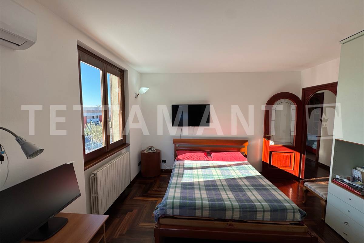 AMPIO LABORATORIO ARTIGIANALE IN VILLA