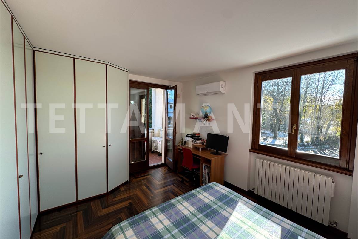 AMPIO LABORATORIO ARTIGIANALE IN VILLA