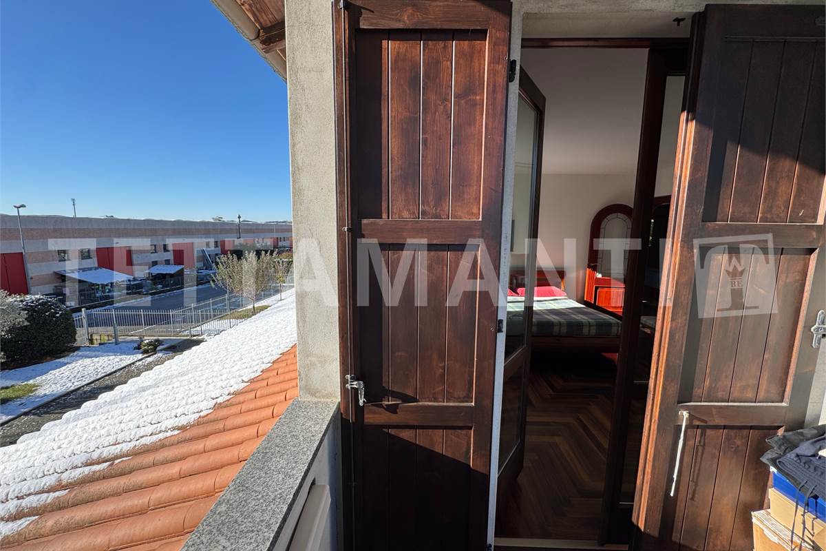 AMPIO LABORATORIO ARTIGIANALE IN VILLA