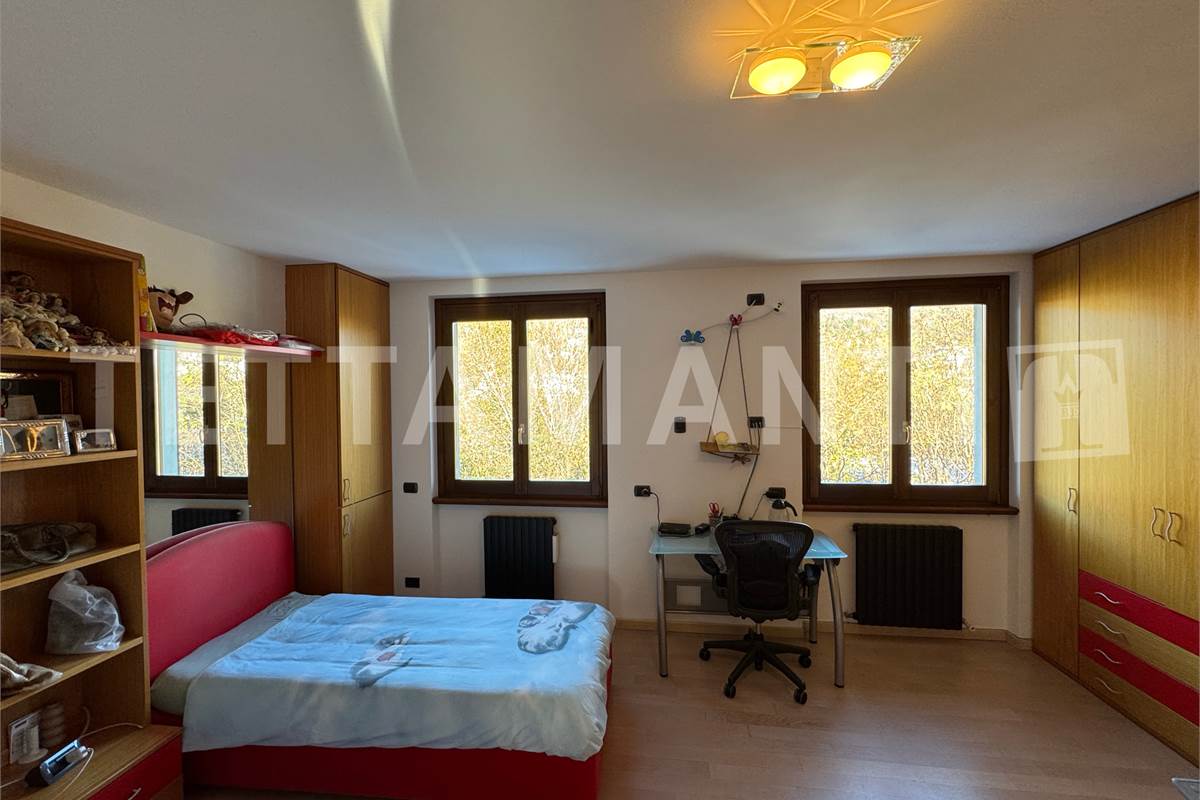 AMPIO LABORATORIO ARTIGIANALE IN VILLA