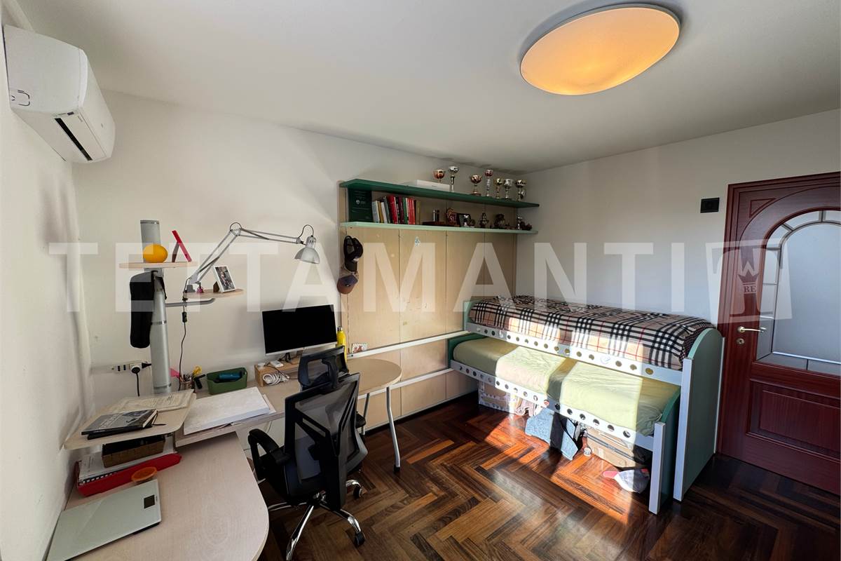 AMPIO LABORATORIO ARTIGIANALE IN VILLA