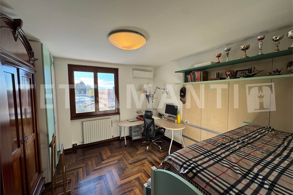 AMPIO LABORATORIO ARTIGIANALE IN VILLA