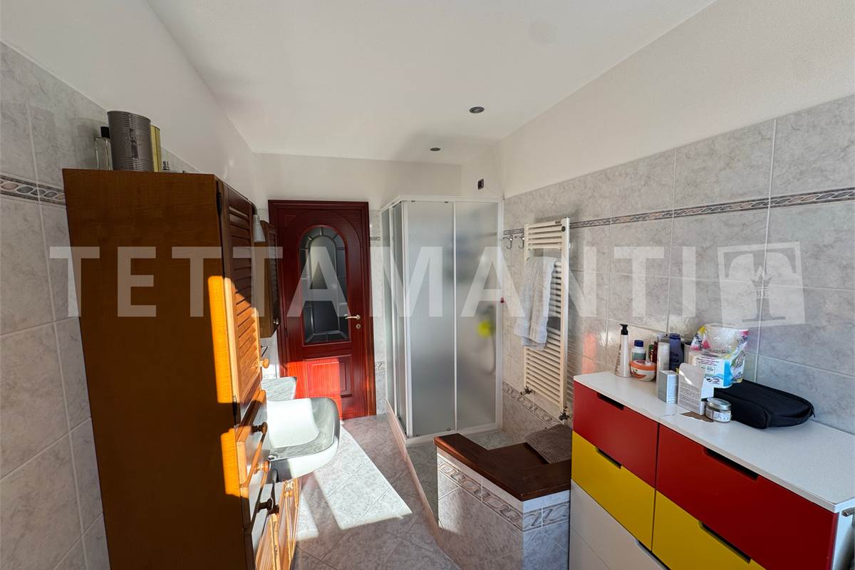 AMPIO LABORATORIO ARTIGIANALE IN VILLA