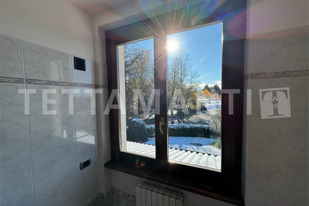 AMPIO LABORATORIO ARTIGIANALE IN VILLA