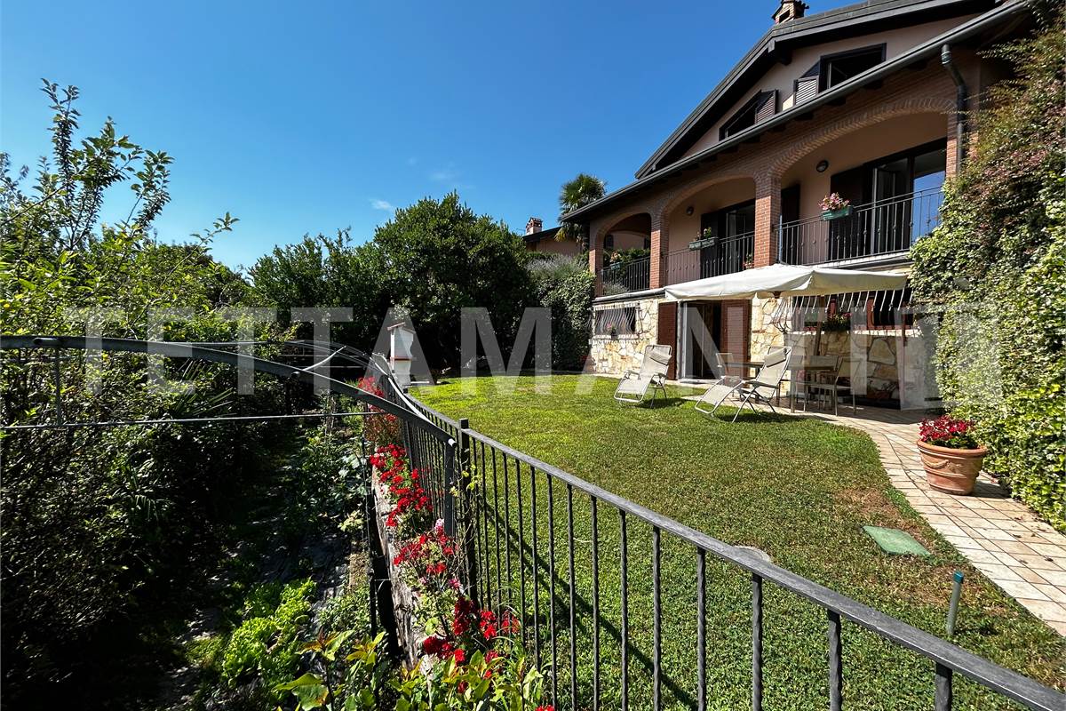 Grande villa con giardino