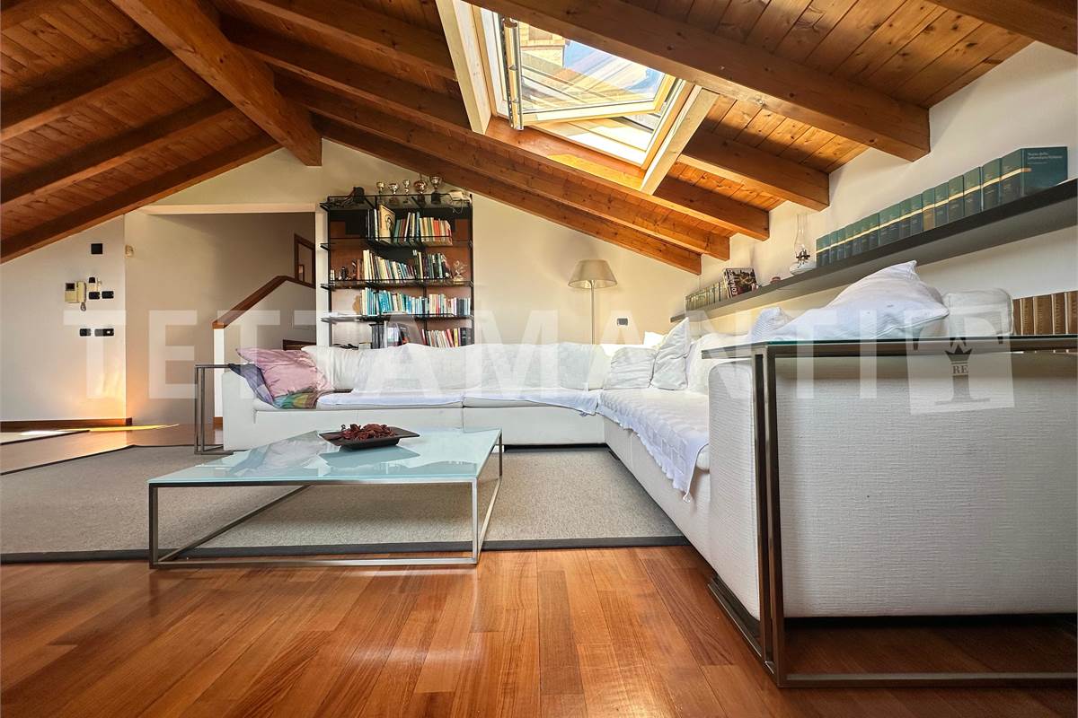 Grande villa con giardino