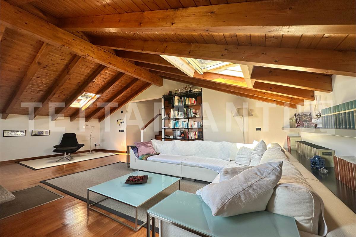 Grande villa con giardino