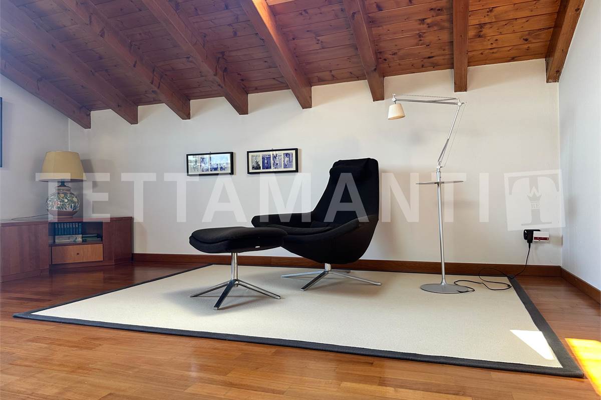 Grande villa con giardino