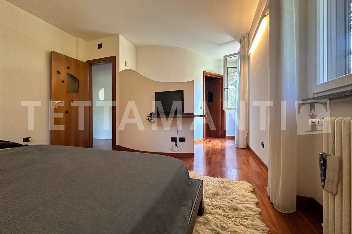 Grande villa con giardino