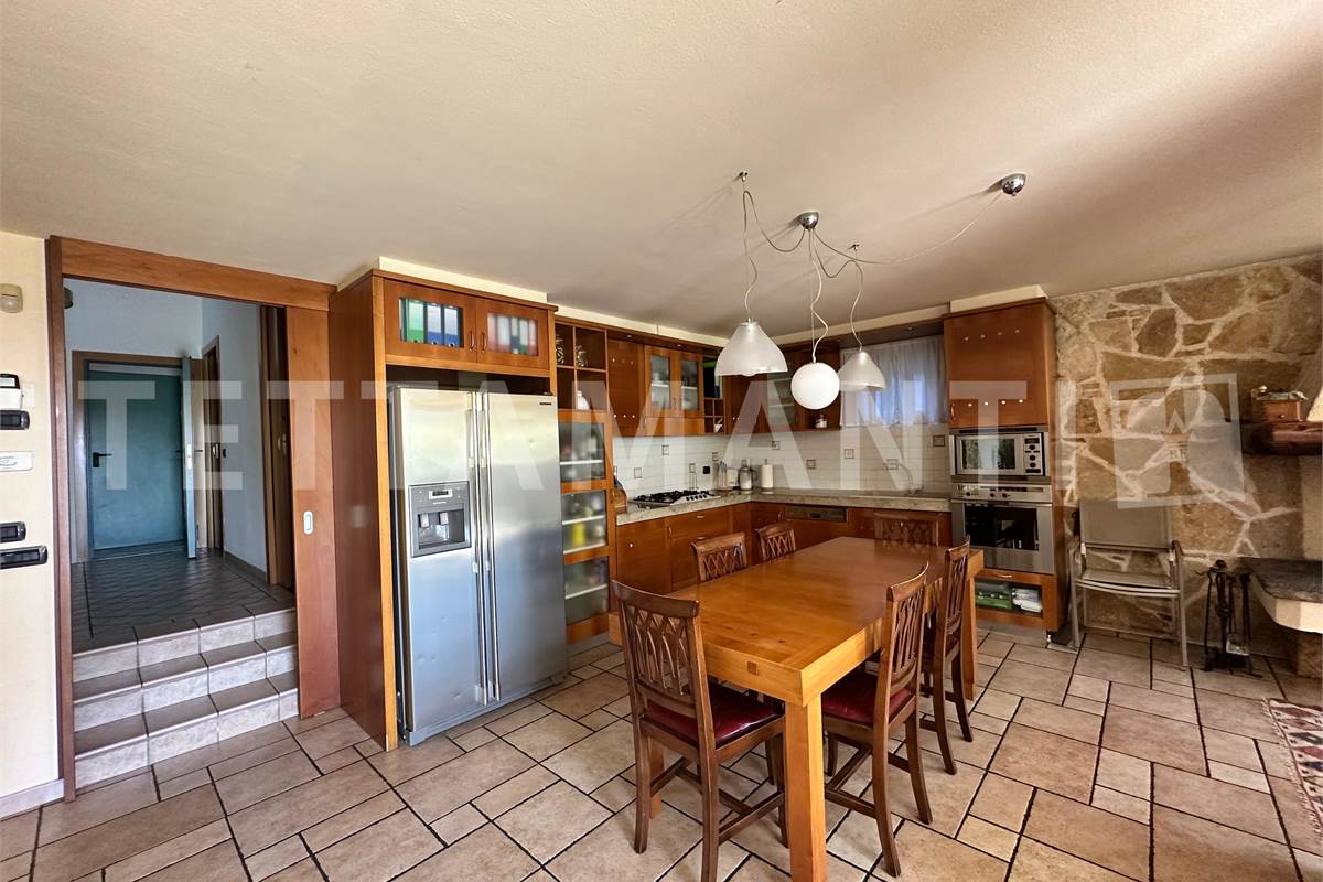 Grande villa con giardino