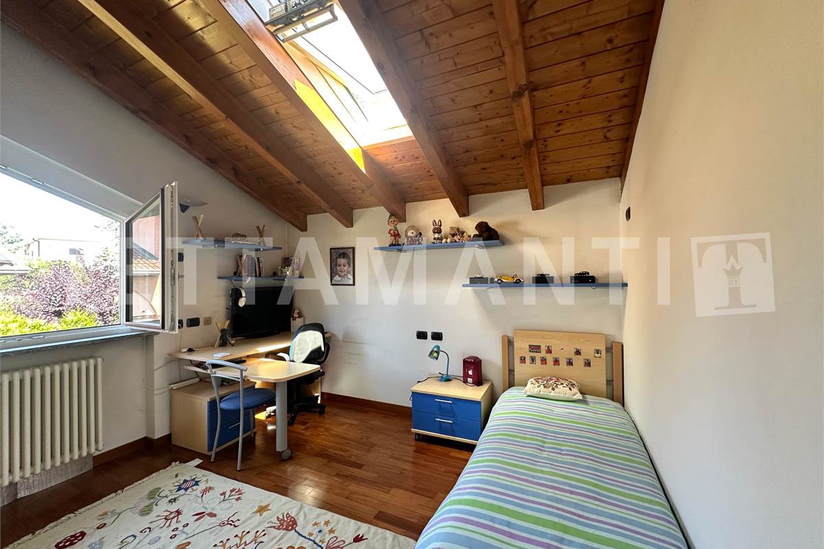 Grande villa con giardino