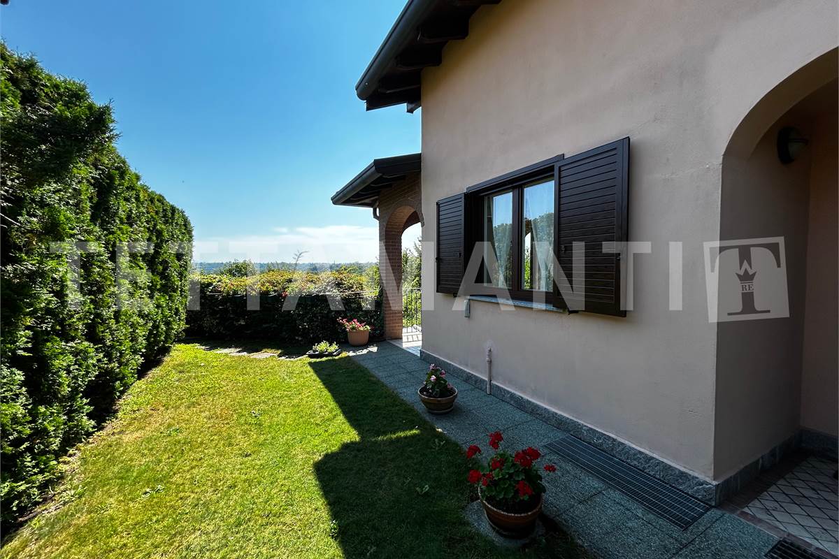 Grande villa con giardino