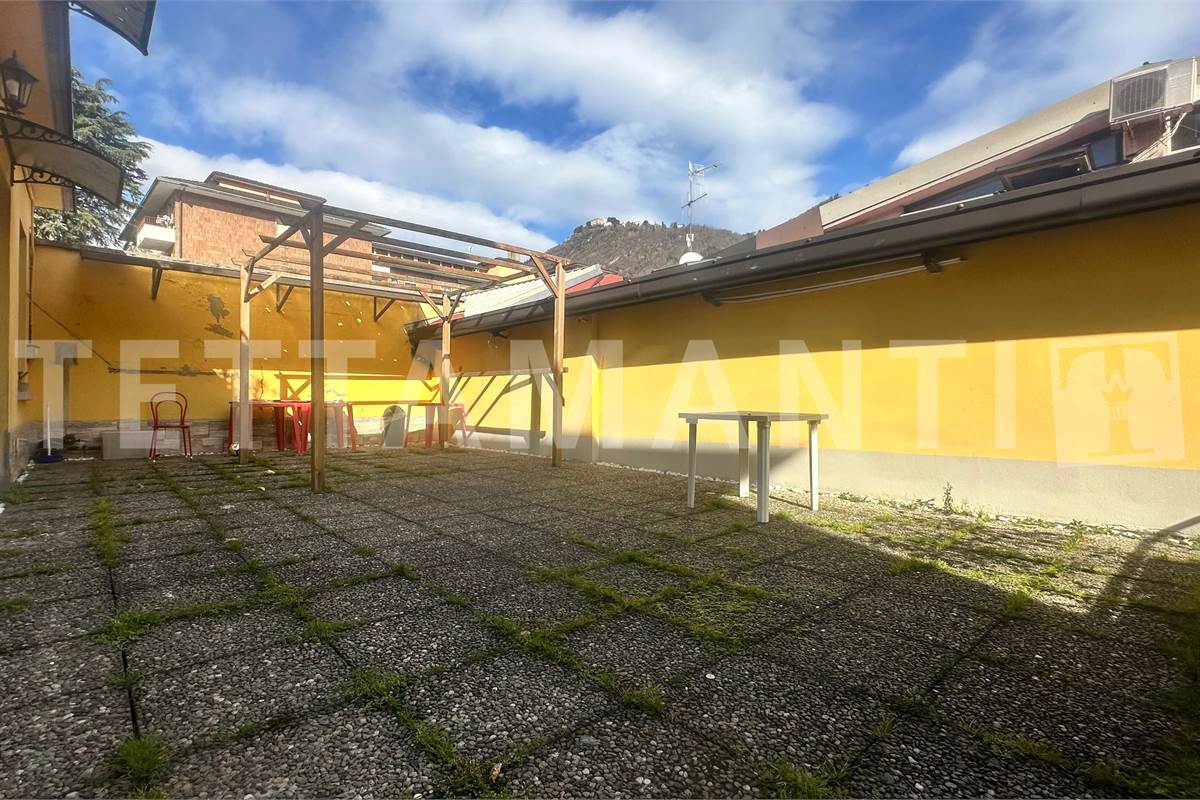 Ampio appartamento con terrazzo