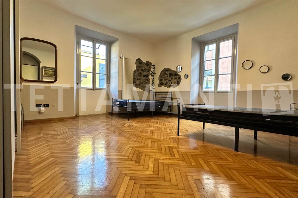 Ampio appartamento con terrazzo