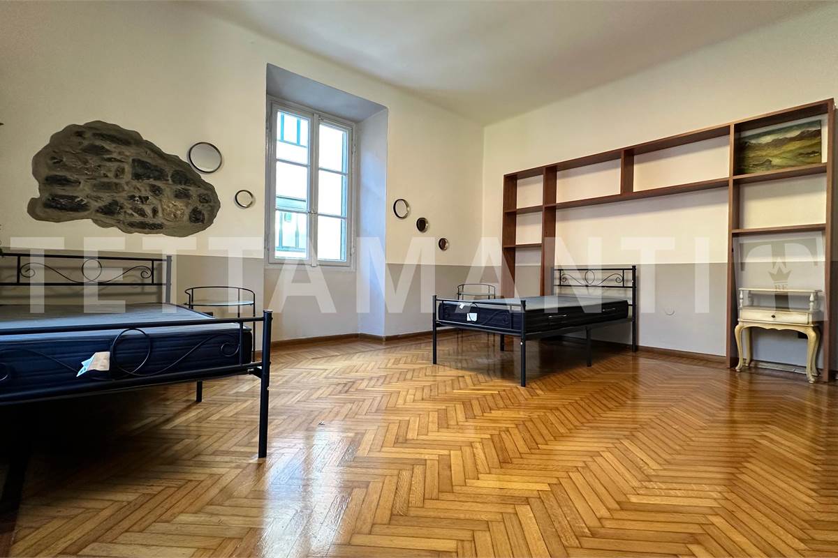 Ampio appartamento con terrazzo