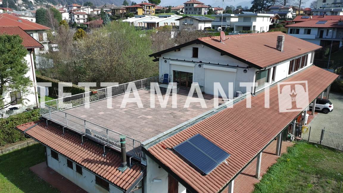 AMPIO LABORATORIO ARTIGIANALE IN VILLA