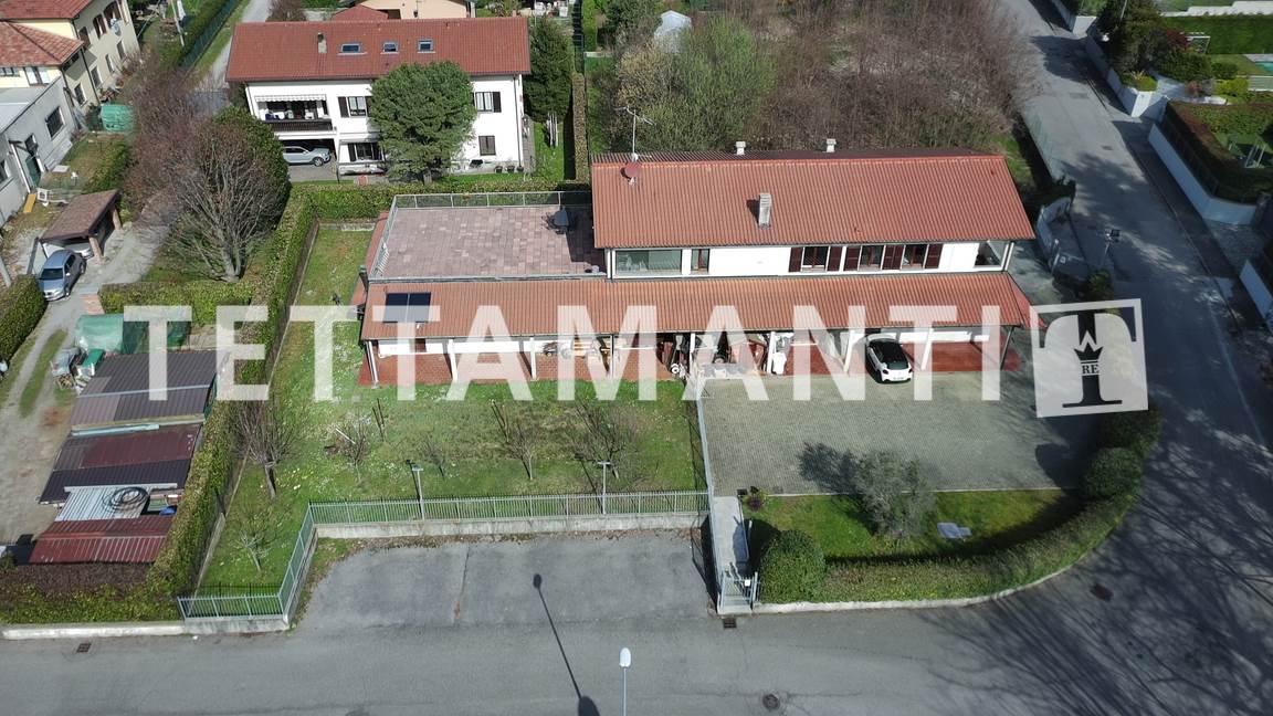 AMPIO LABORATORIO ARTIGIANALE IN VILLA