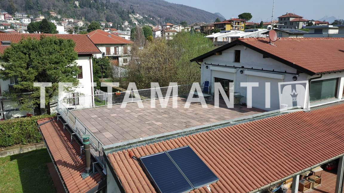 AMPIO LABORATORIO ARTIGIANALE IN VILLA