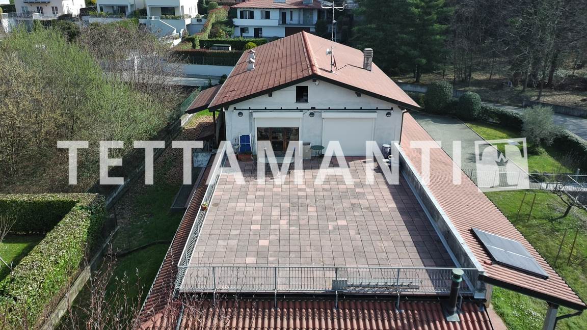 AMPIO LABORATORIO ARTIGIANALE IN VILLA