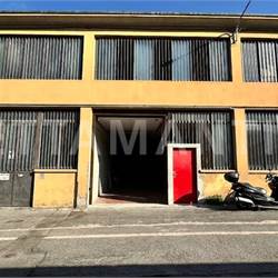 Como: Ampio Open Space – Il Garage Ideale per i tuoi Tesori