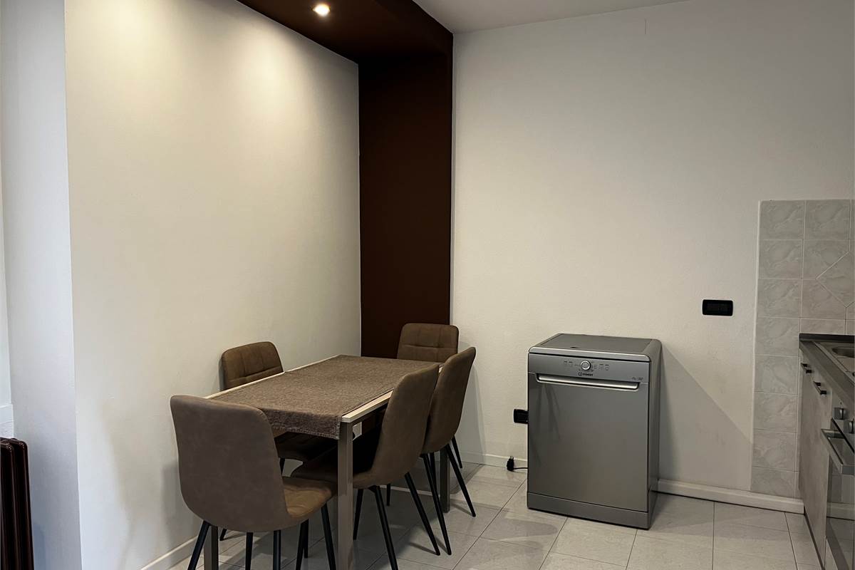 Olgiate Comasco moderno ampio bilocale arredato