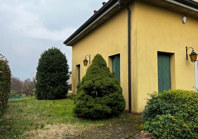 Albavilla Como Villa singola con ampio giardino