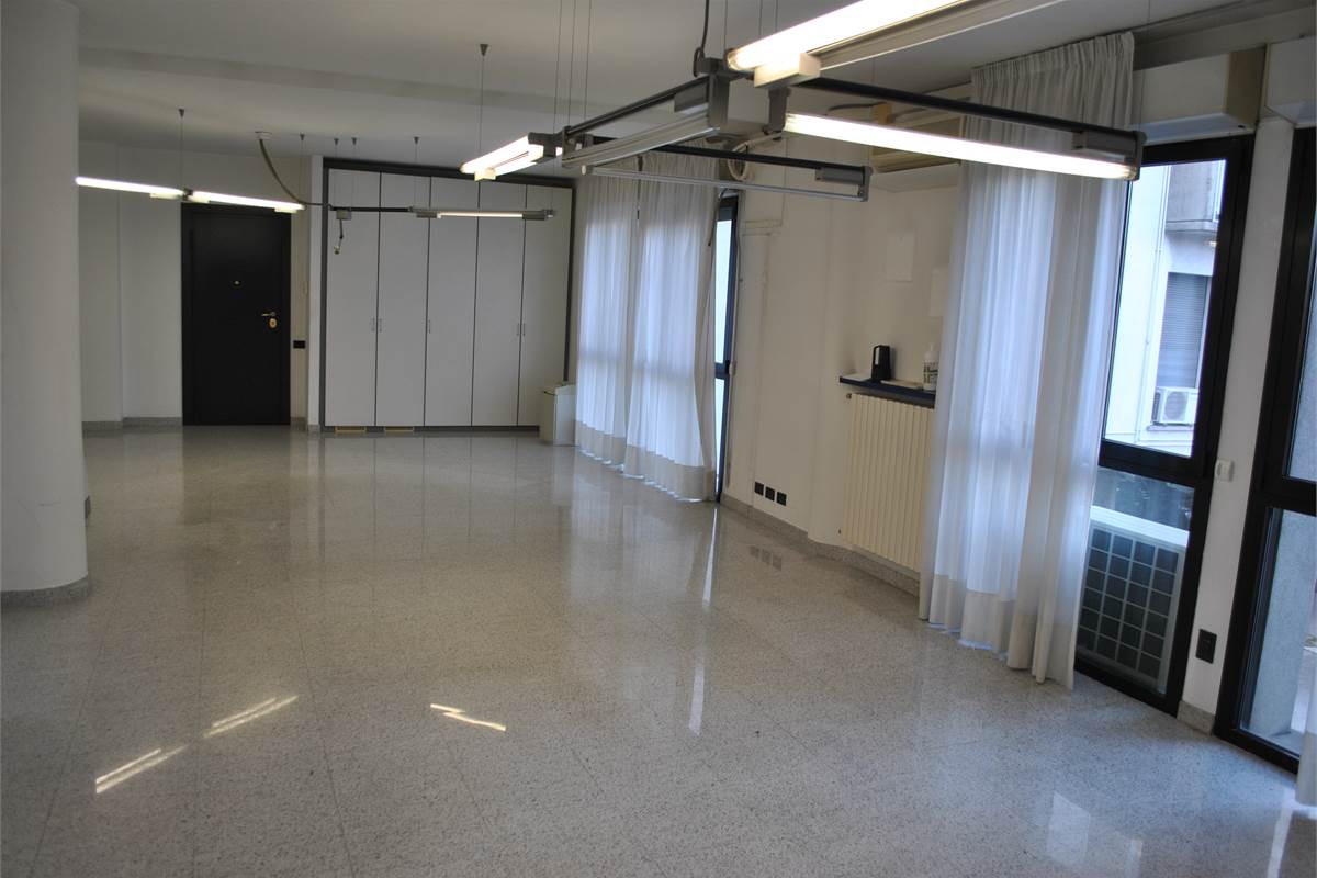 ERBA (CO) Via Turati