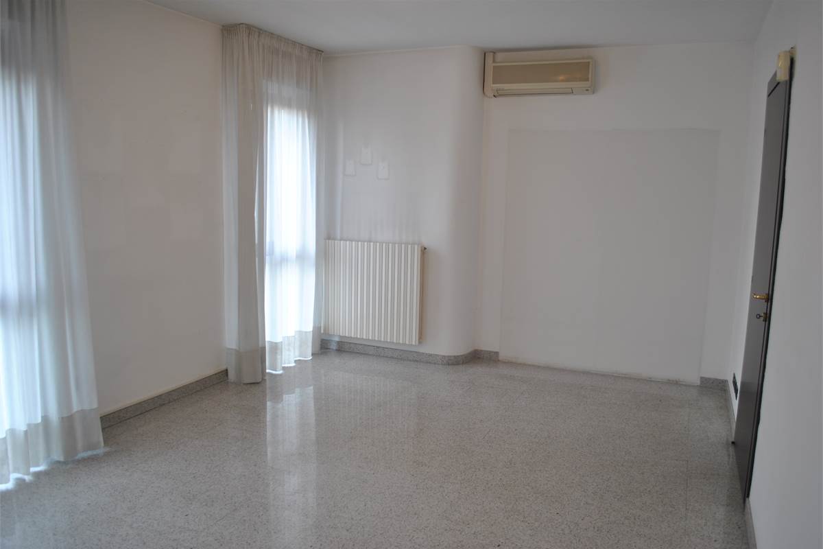 ERBA (CO) Via Turati