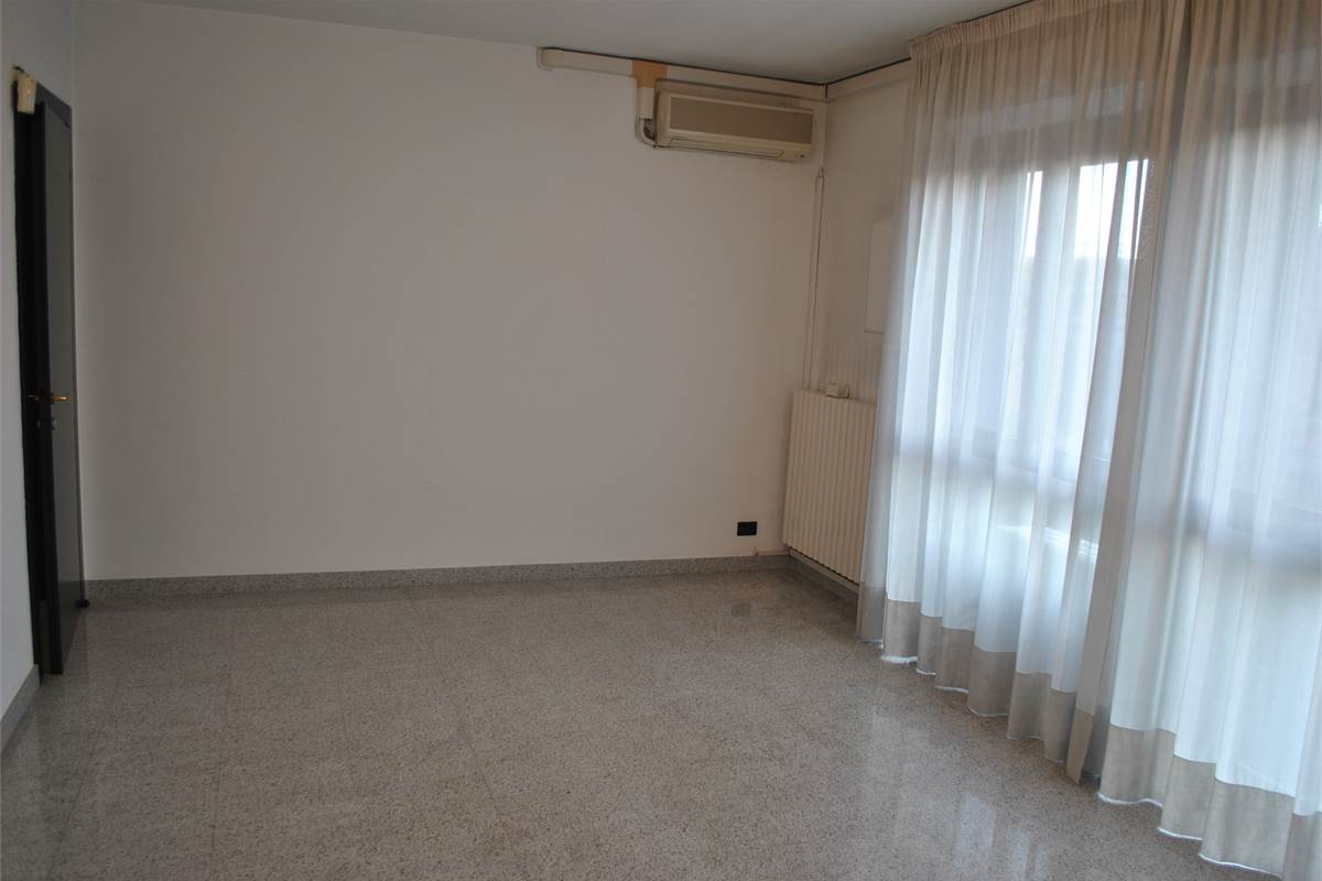 ERBA (CO) Via Turati