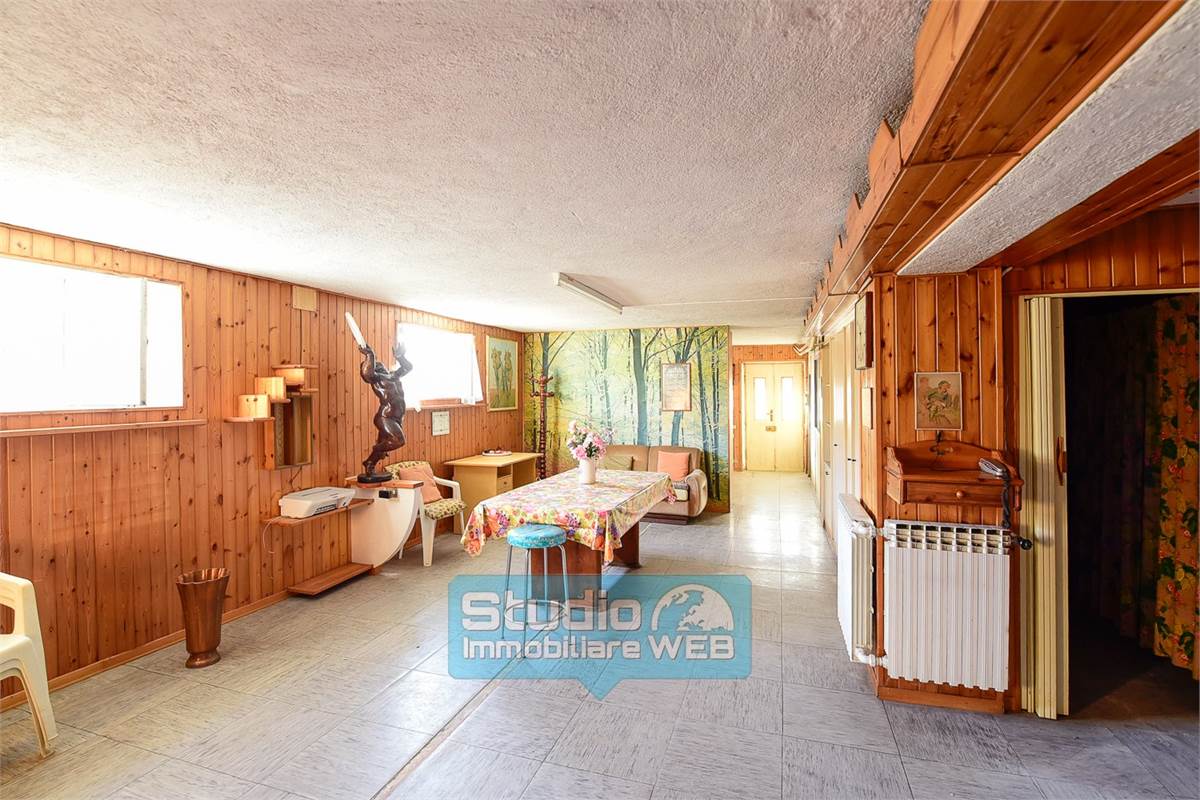 VILLETTA SINGOLA CON GIARDINO