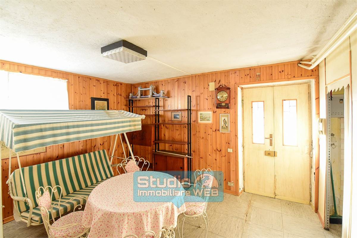 VILLETTA SINGOLA CON GIARDINO